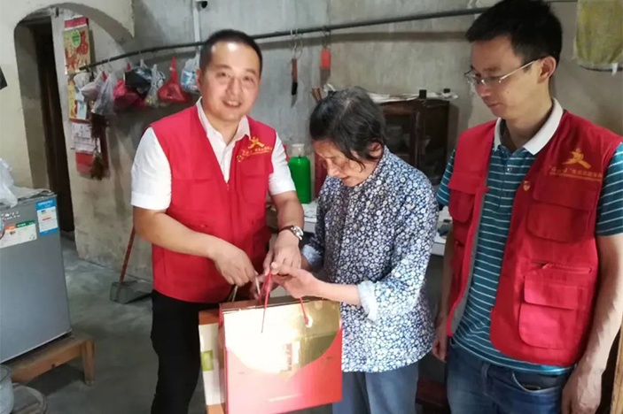 濃情迎端午，慰問(wèn)暖人心